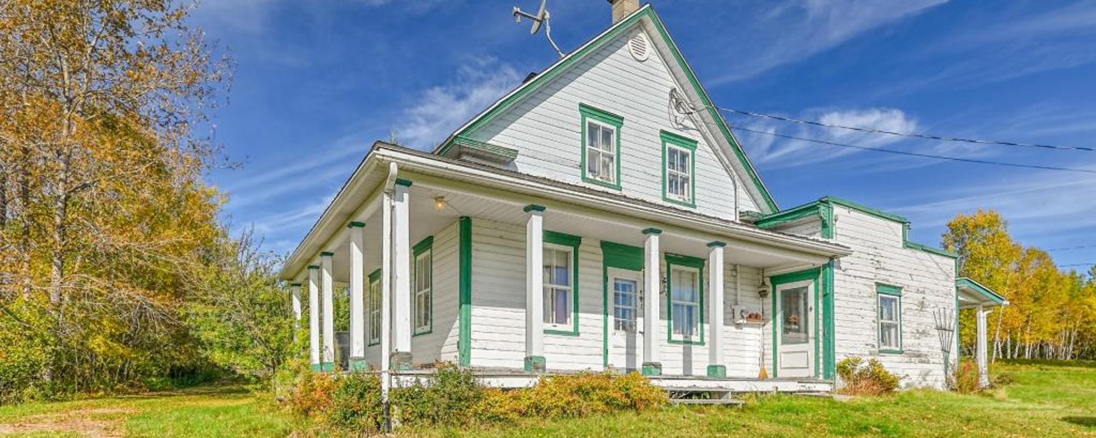 Une occasion à saisir! Belle d'antan de 4 chambres, pleine de cachet et à vendre meublée pour 189 000$