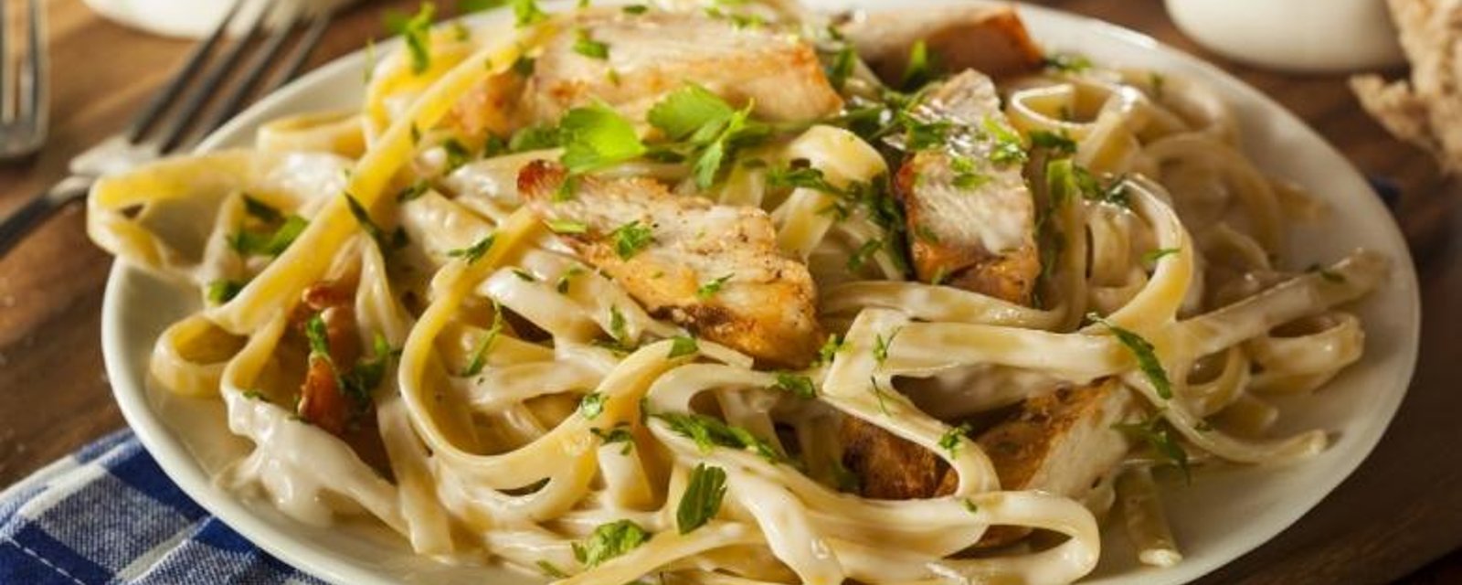 Sauce Alfredo maison...voici comment cuisiner le linguine au poulet sauce Alfredo