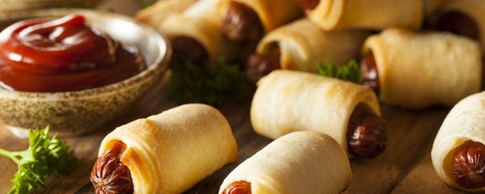 Enveloppée d'une pâte Pillsbury, la saucisse cocktail ne laissera pas sa place pour le temps des Fêtes