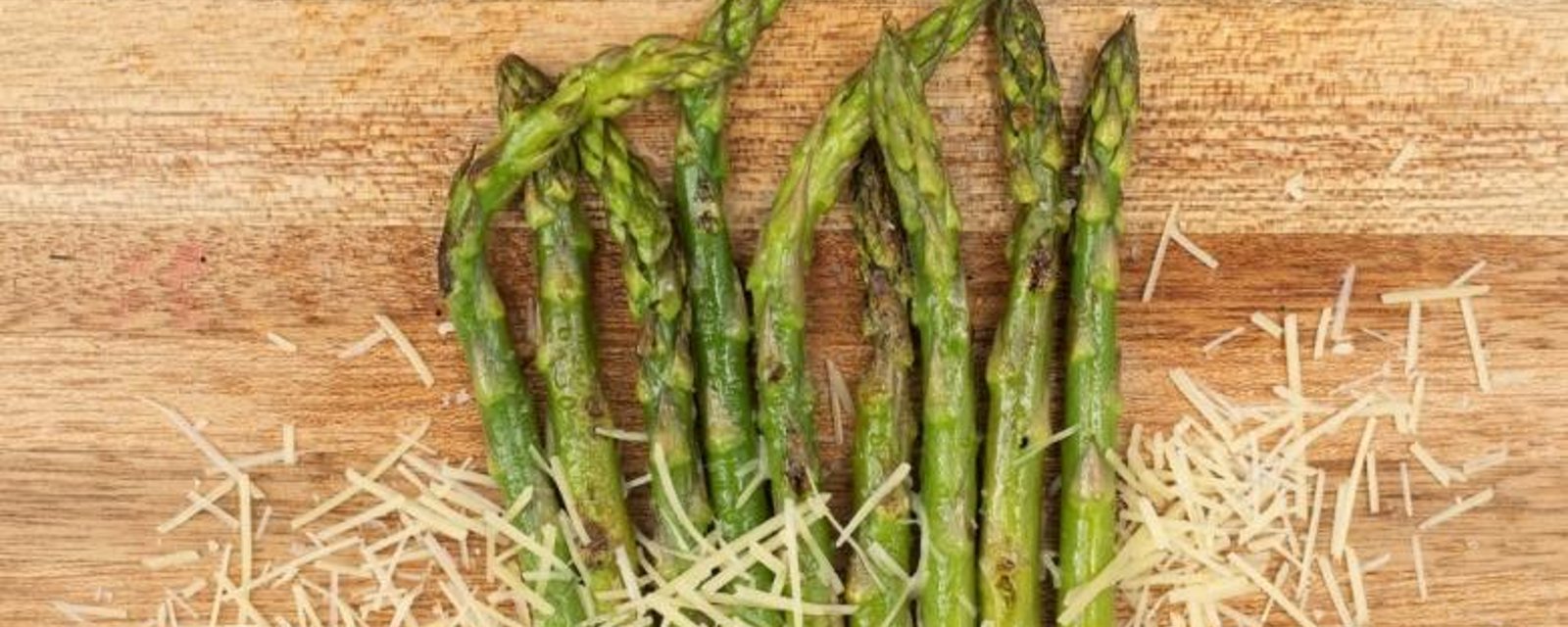 Un accompagnement d'asperges au parmesan...cuisson au four