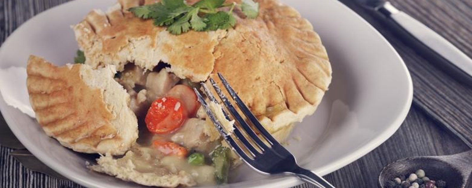 ​​​Une recette que j'adore, un classique... le pâté au poulet maison.