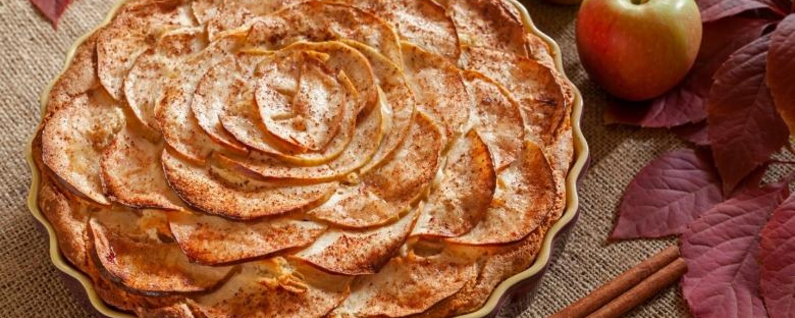 Voici une tarte aux pommes et beurre brun...