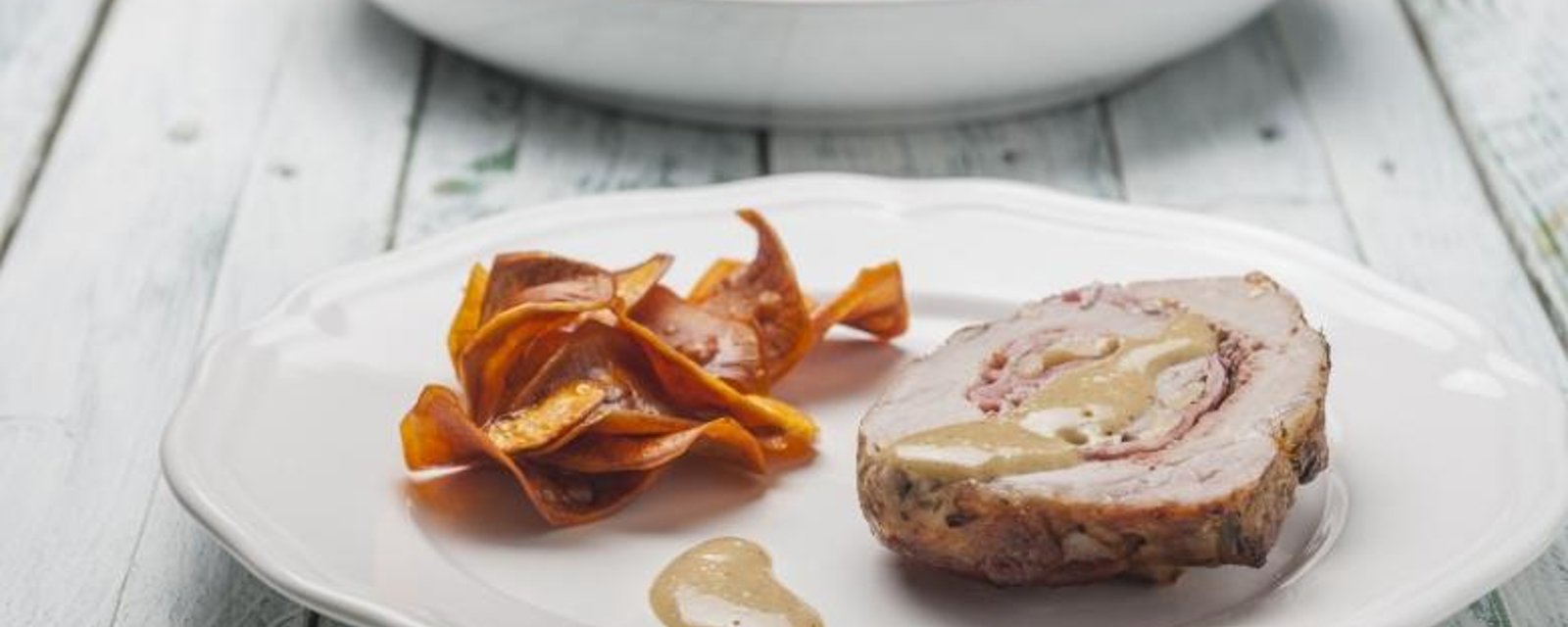 Roti de longe de porc farci aux pommes et au bacon