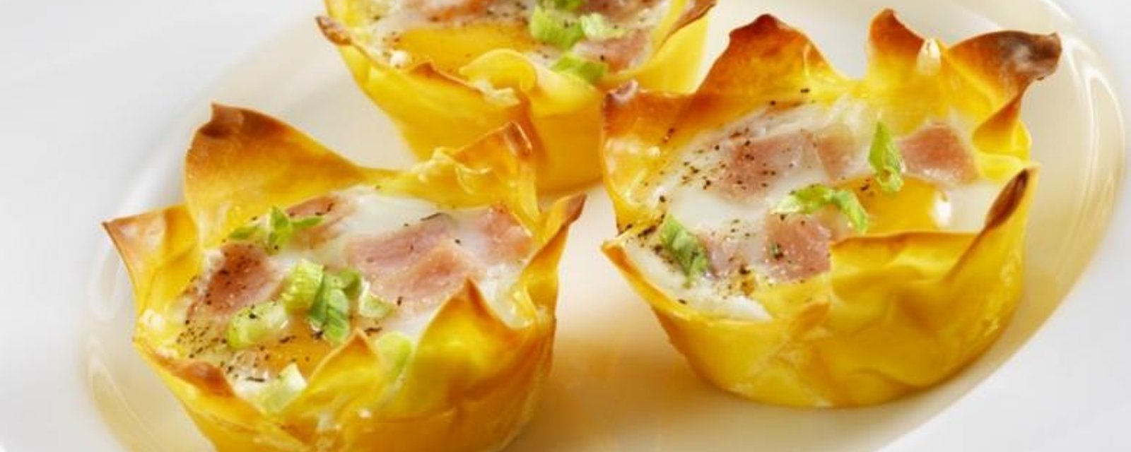 Un petit déjeuner présenté de façon originale...L'oeuf dans sa pâte won ton