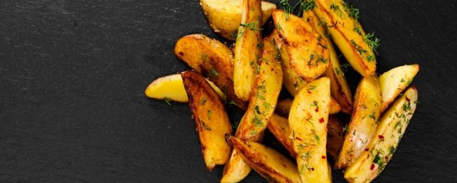 Pommes de terre à l'ail et au parmesan...accompagnées d'une vinaigrette Ranch