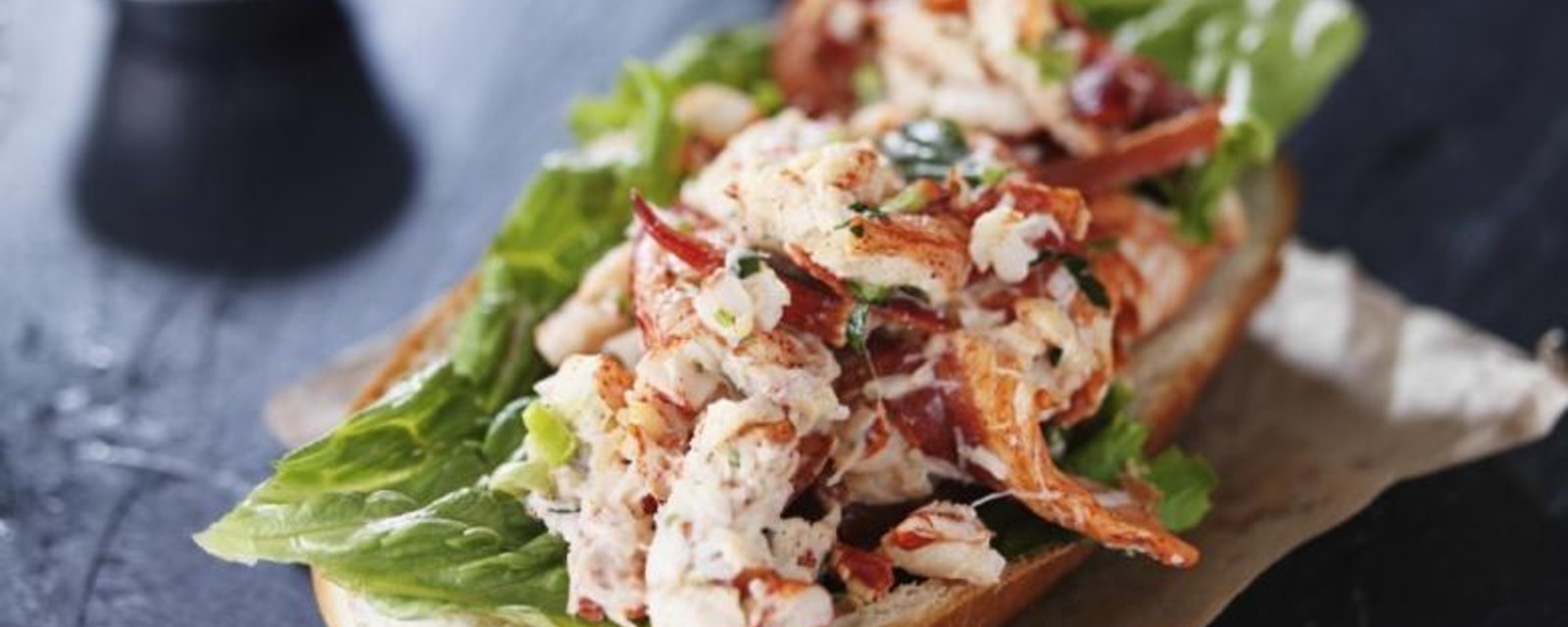 ​Amoureux de homard...offrez-vous un lobster roll absolument IRRÉSISTIBLE