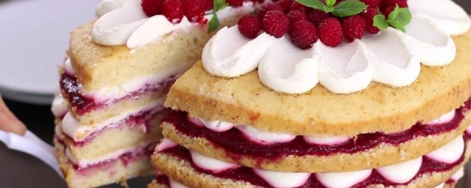 ​Gâteau à la vanille....Sauce aux framboises et Mascarpone