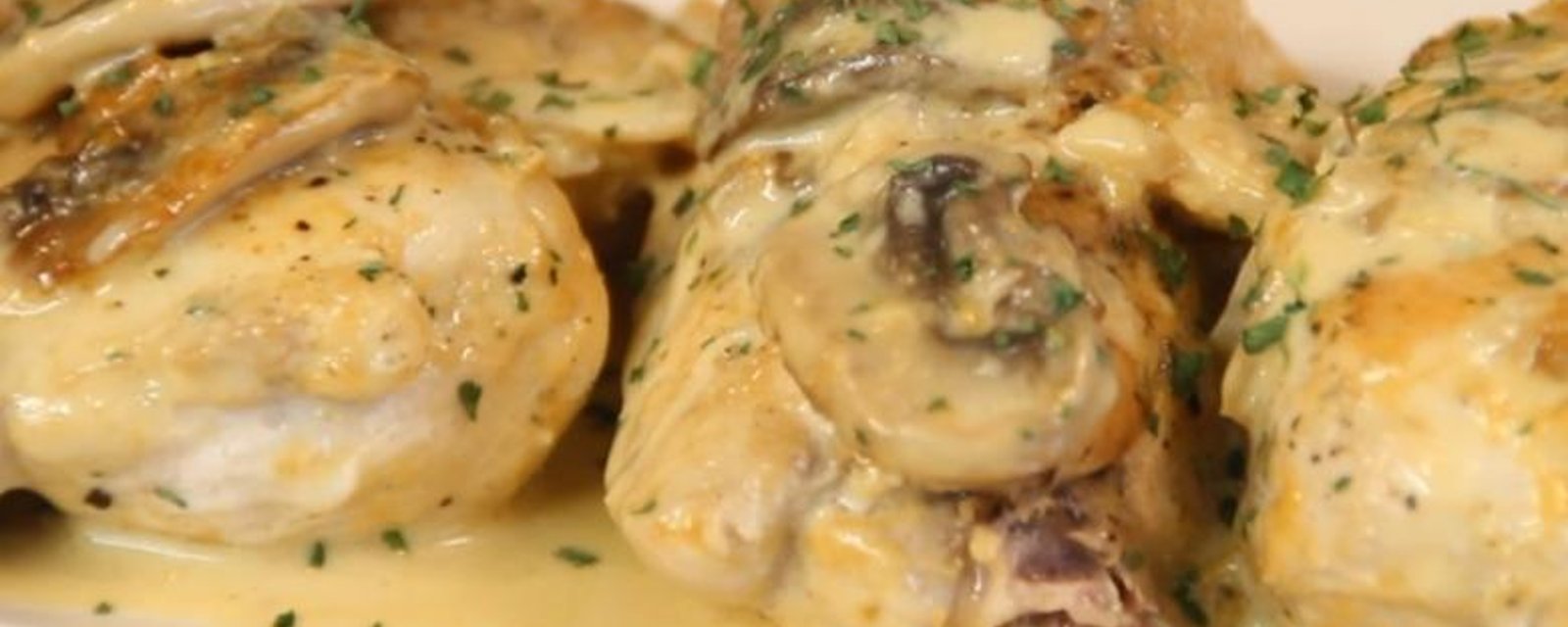 Poitrines de poulet dans une sauce crémeuse aux champignons  