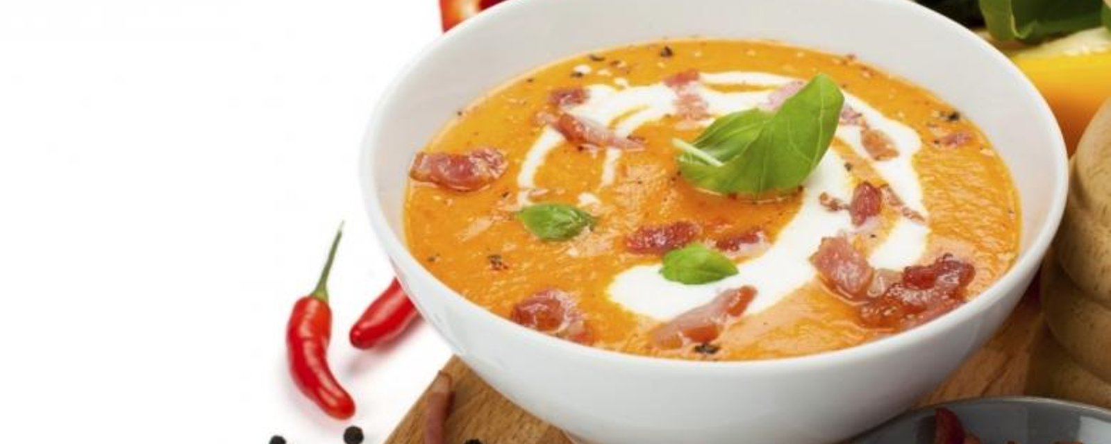 Soupe aux carottes et au bacon croustillant