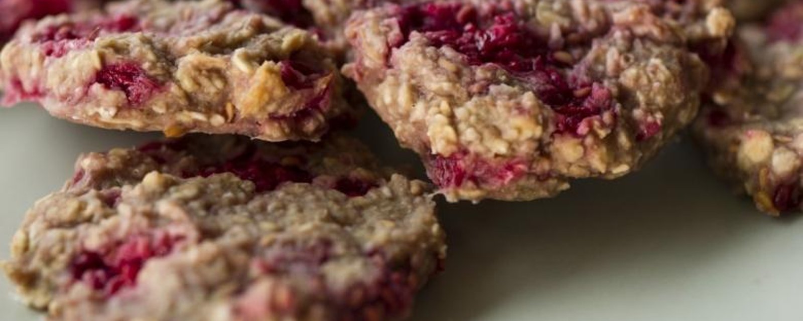 Biscuits moelleux à l'avoine, à la framboise et au sirop d'érable