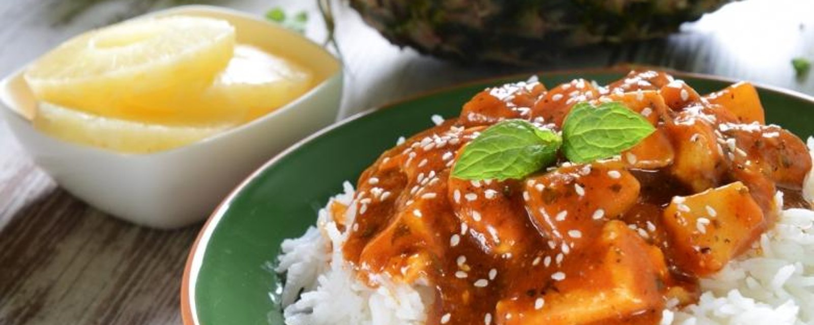 Poitrines de poulet, marinade sucrée et ananas caramélisé