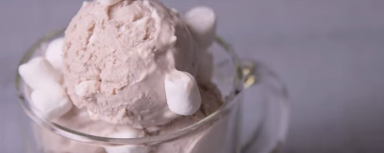 Cette crème glacée au chocolat chaud fait fureur sur le net