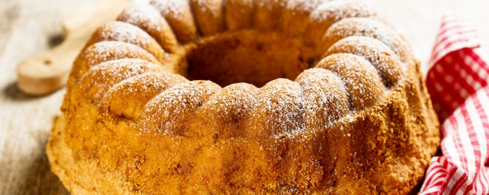 Gâteau ultra moelleux à la banane... parfait au petit déjeuner, comme collation ou pour le dessert