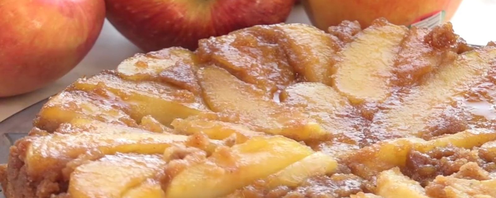 Gâteau renversé aux pommes et caramel salé... glacé à la crème à l ...