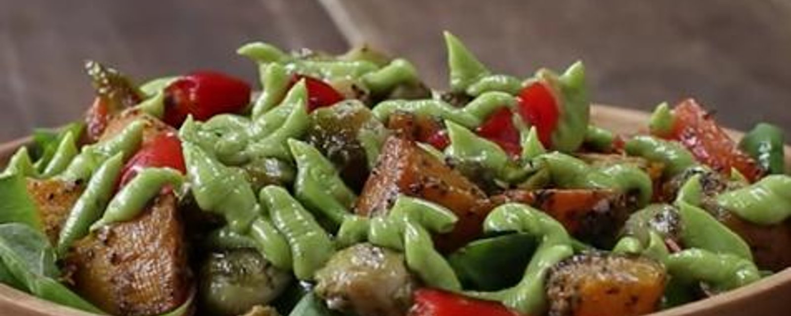 Une salade de légumes grillés qui n'a rien de banale! 