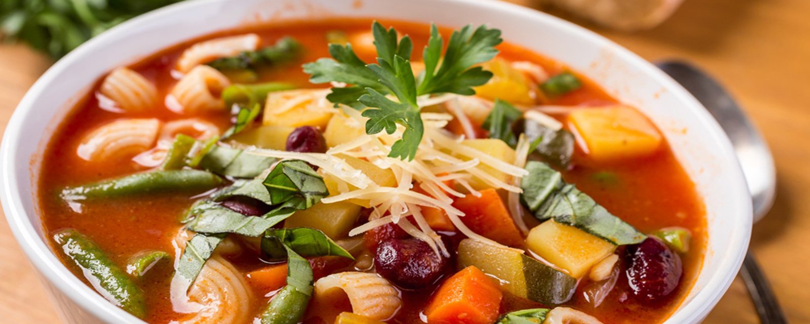 Une p'tite soupe réconfortante, la meilleure des minestrone à la mijoteuse!