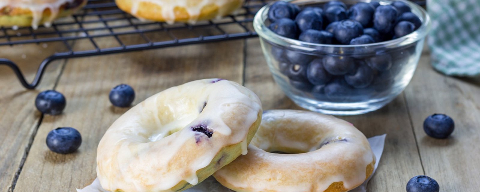 Des beignes aux bleuets sans friture et cuits au four en 10 minutes seulement!