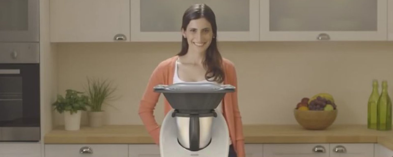 Envie d'un appareil qui fait TOUT dans la cuisine? Le Thermomix est ce qu'il vous faut!!