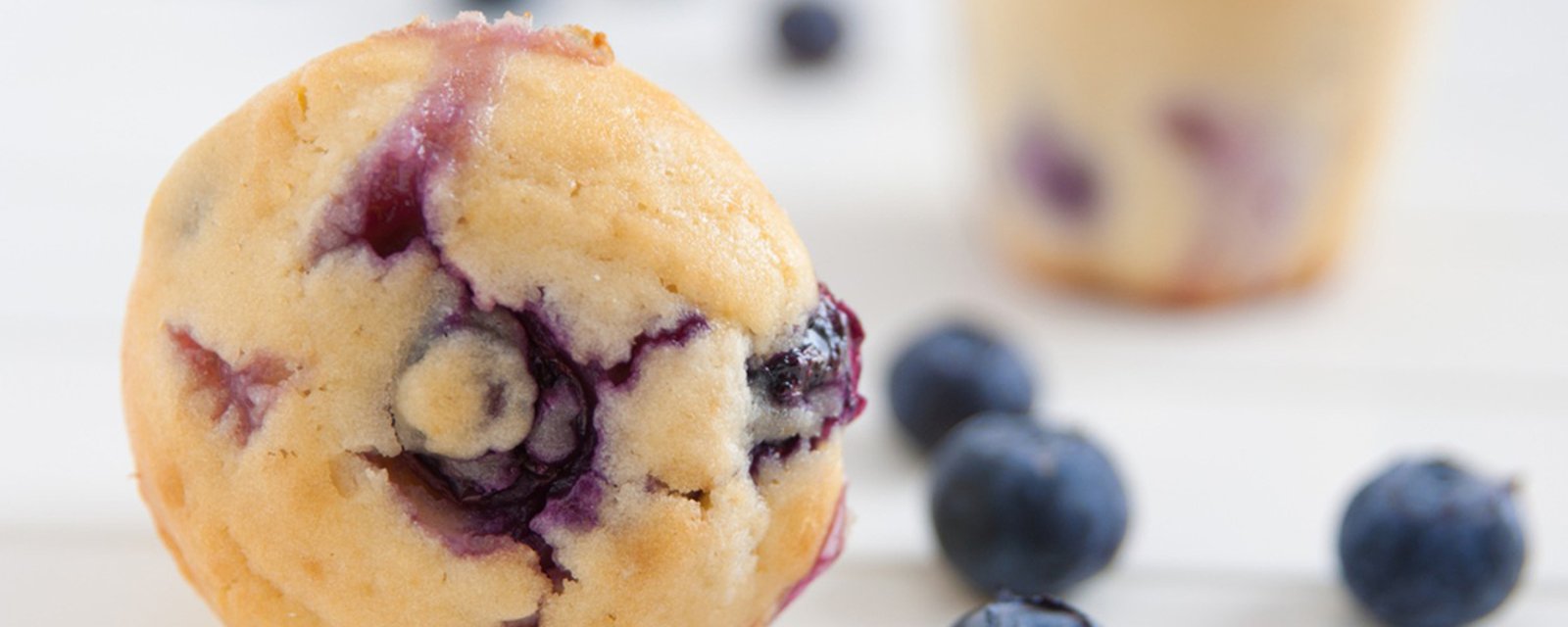 Ces muffins sont uniques! Voici le muffin aux bleuets, fait de pâte à crêpe et de sirop d'érable!