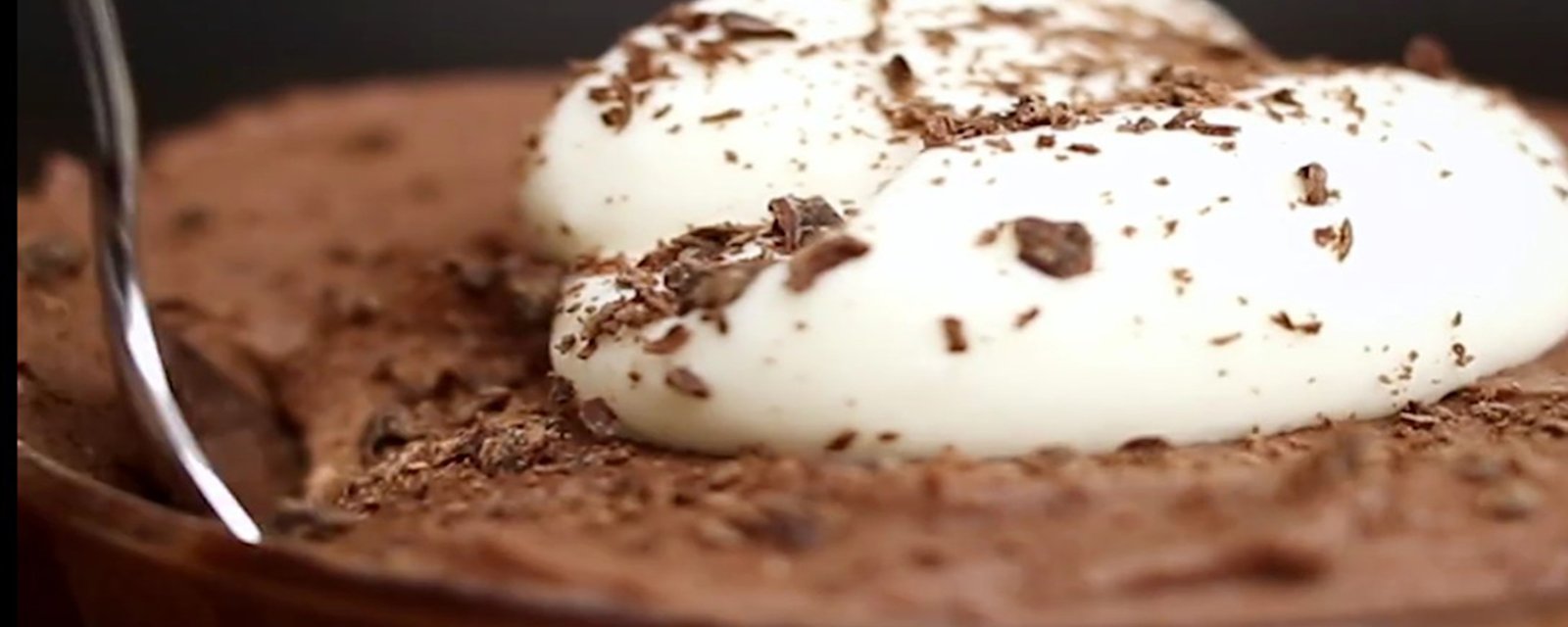 Une mousse au chocolat FAIBLE en calories, SANS oeufs et SANS lait!