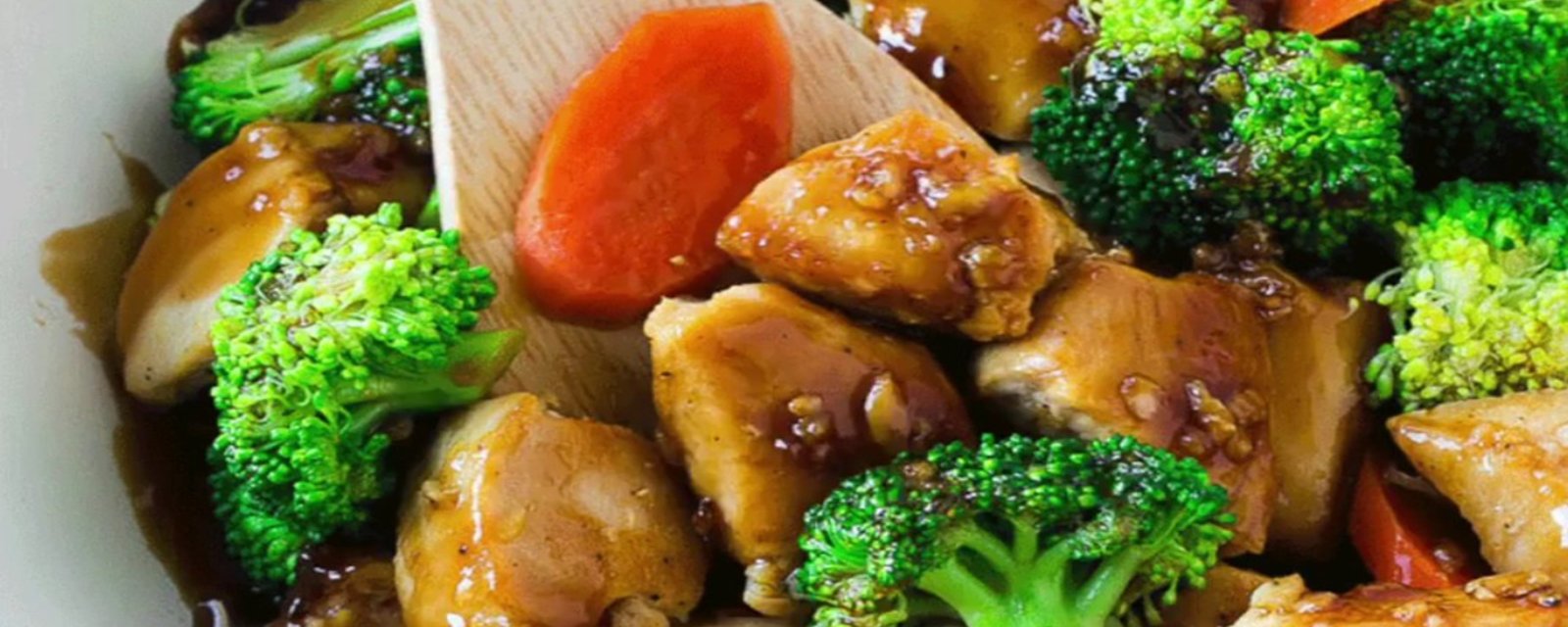 Servez un sauté de poulet miel &amp; ail  pour le souper! Un repas simple, facile et DÉLICIEUX!