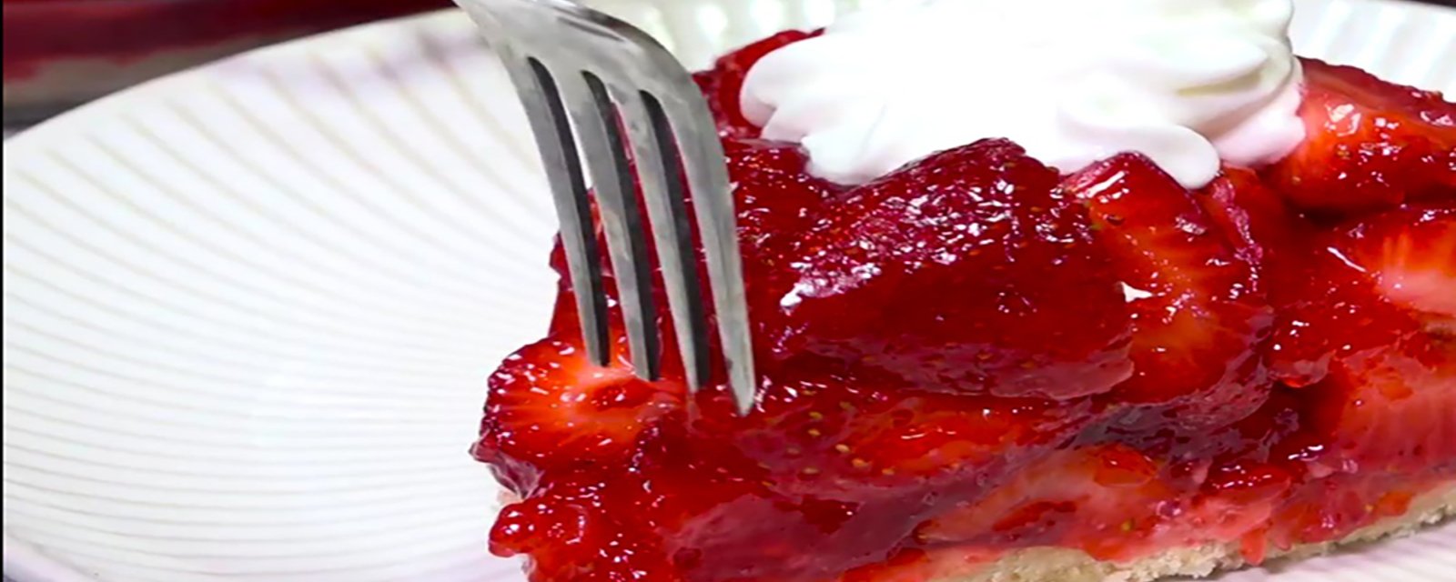 Tarte au fraises et au Jell-O... Un résultat final qui ne décevra personne!