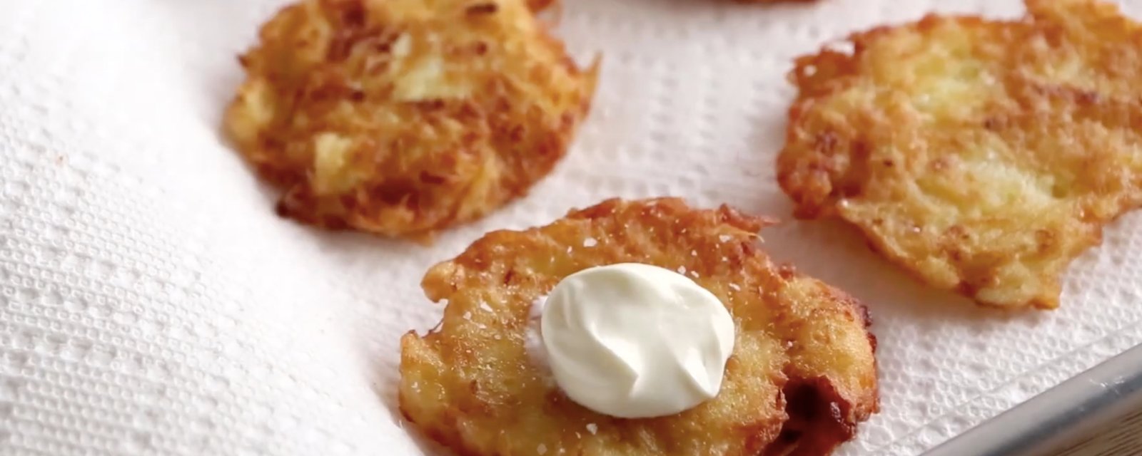 Des galettes de pommes de terre moelleuses et croustillantes à la fois!