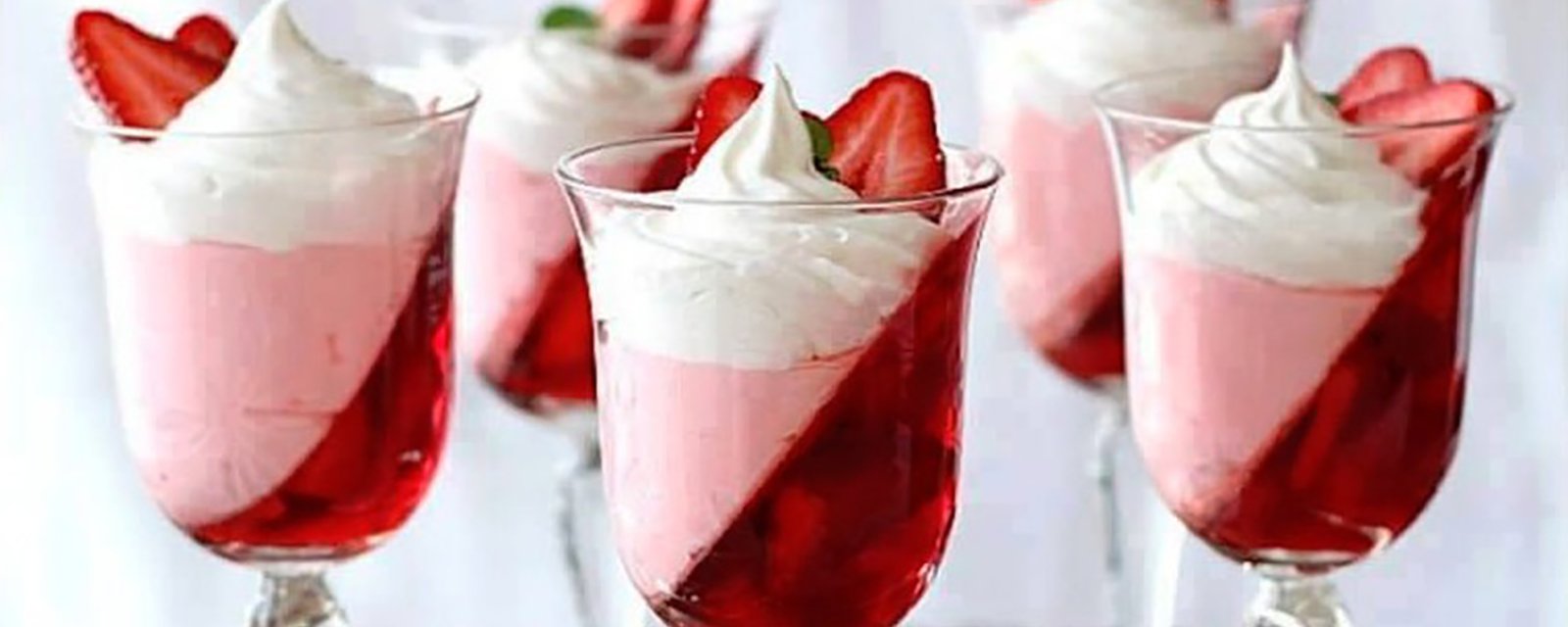 Parfait aux fraises... avec Jell-O! Le plus simple des desserts!