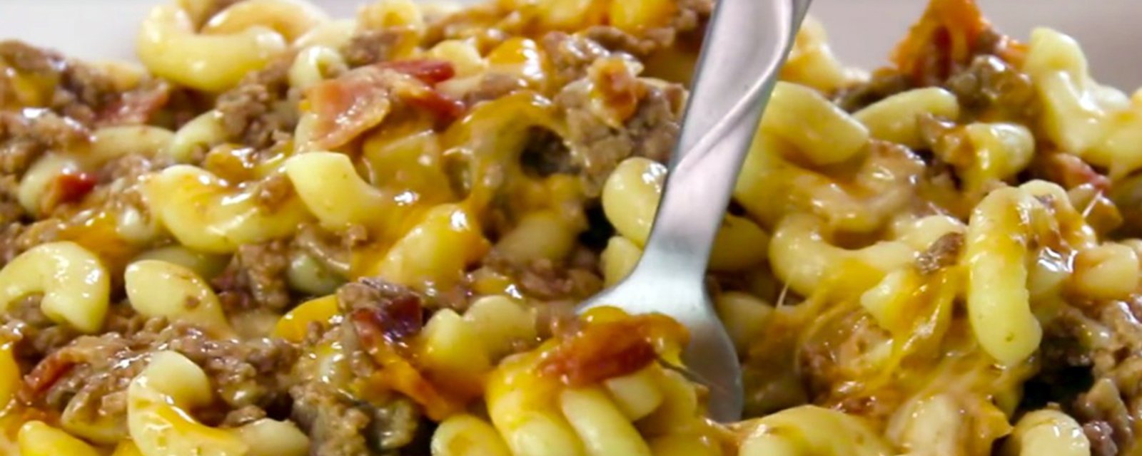 On a revisité la recette de façon originale et audacieuse.... Voici un macaroni à la viande tout à fait délicieux!