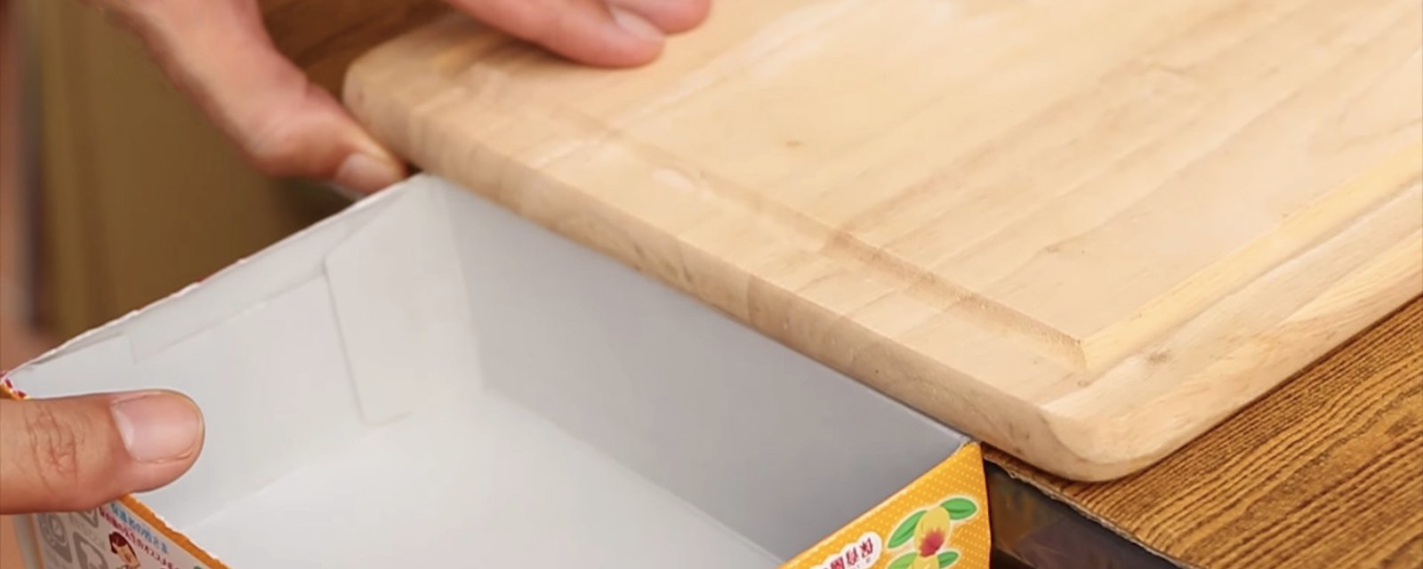 Il transforme une simple boîte de carton en incontournable dans la cuisine!