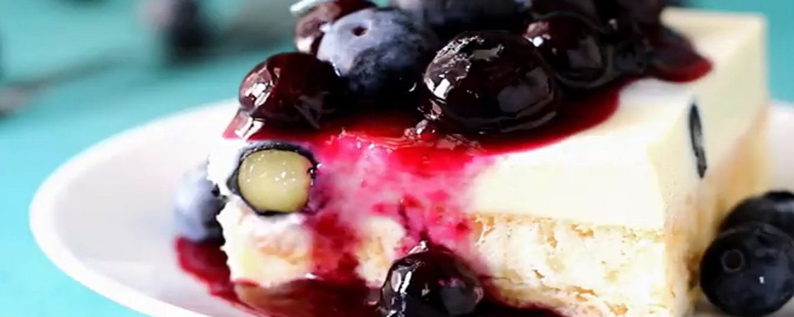 Un gâteau aux bleuets et chocolat blanc sans cuisson et presque trop facile à faire!