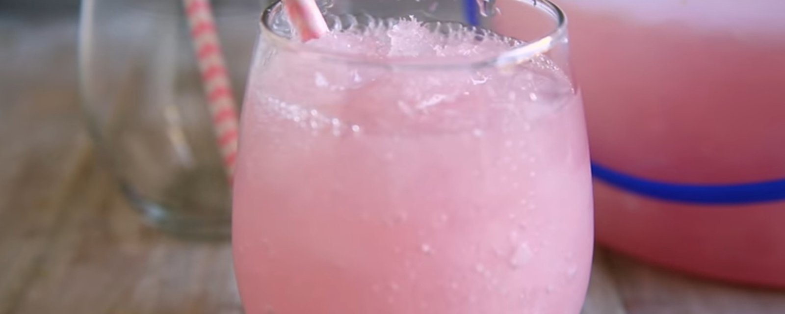 Slush Vodka & limonade rose! La touche festive qu'il vous faut cet été!