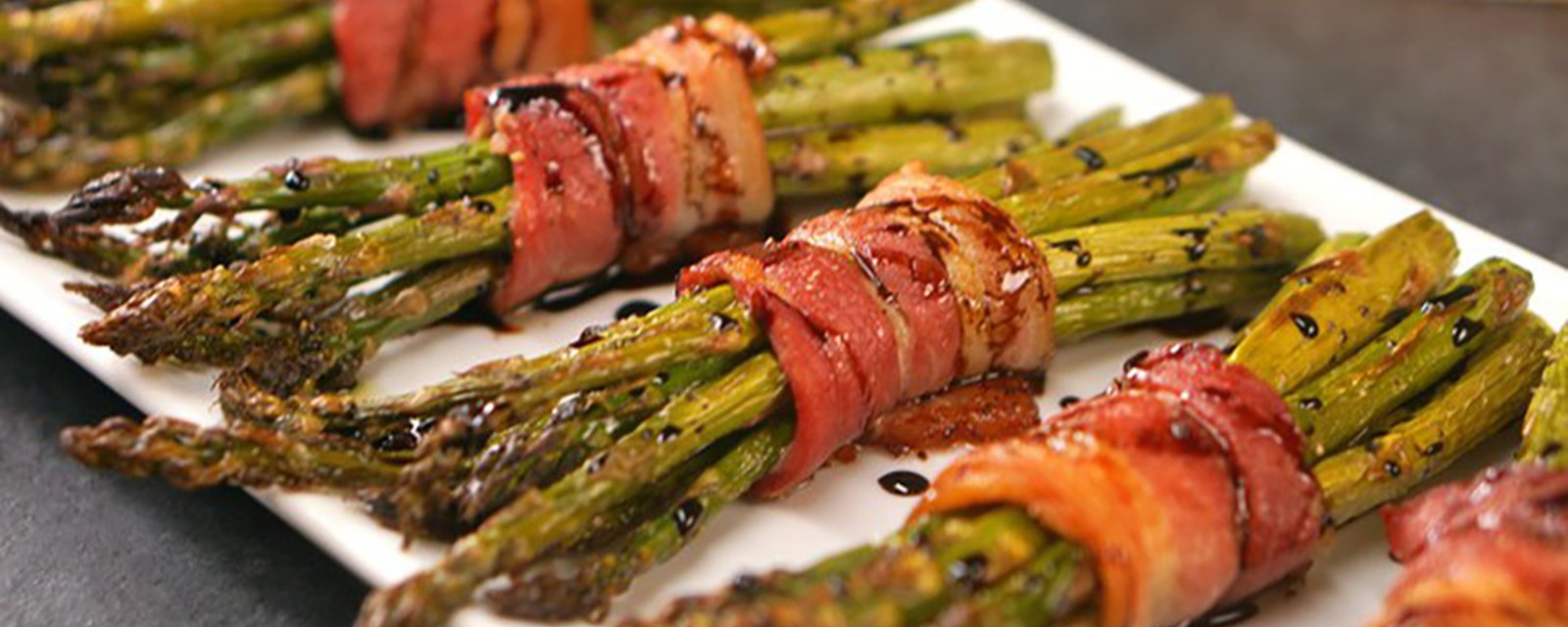 Bouquets d'asperges au balsamique, y'a rien de meilleur au monde!