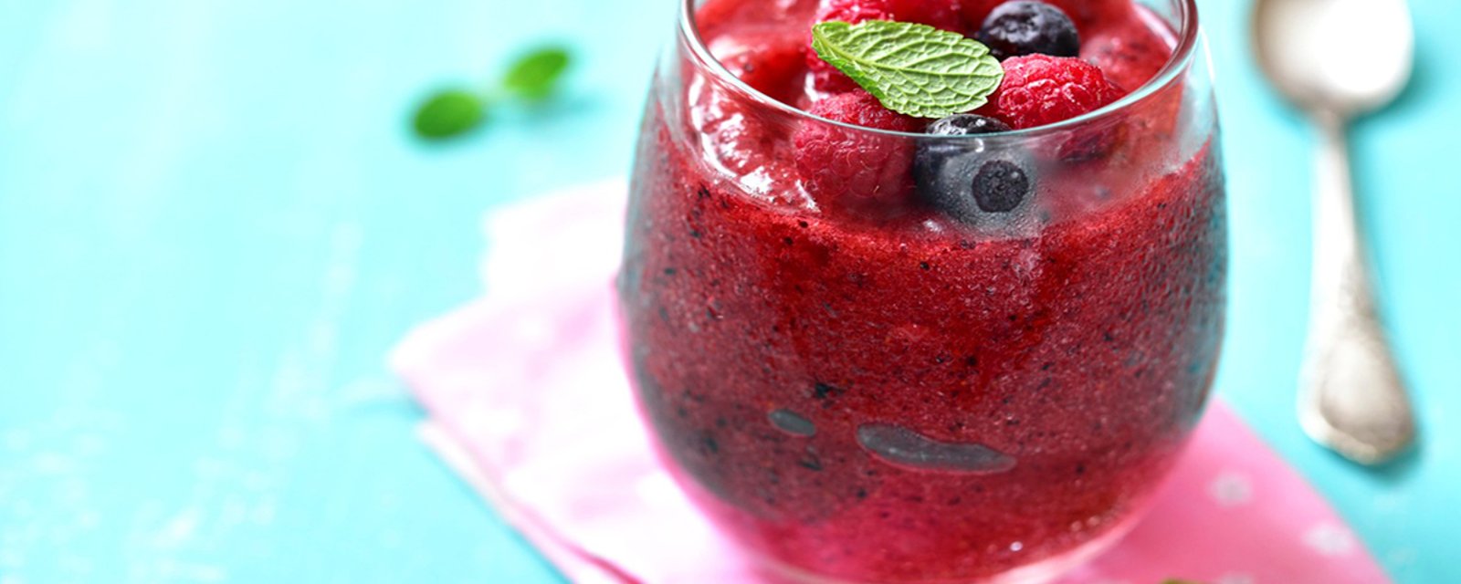 Vin rosé, melon d'eau et framboises! Attendez-vous à découvrir un drink du tonnerre les filles!