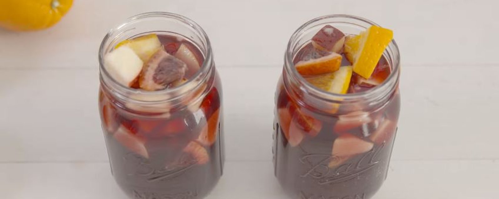 Sangria épicée de Noël au whisky Fireball