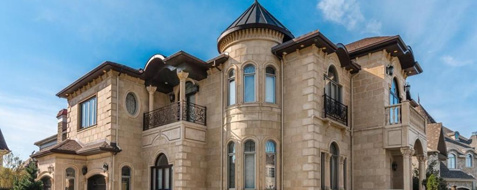 Un véritable palace de luxe est à vendre au Québec et ça fait vraiment rêver.