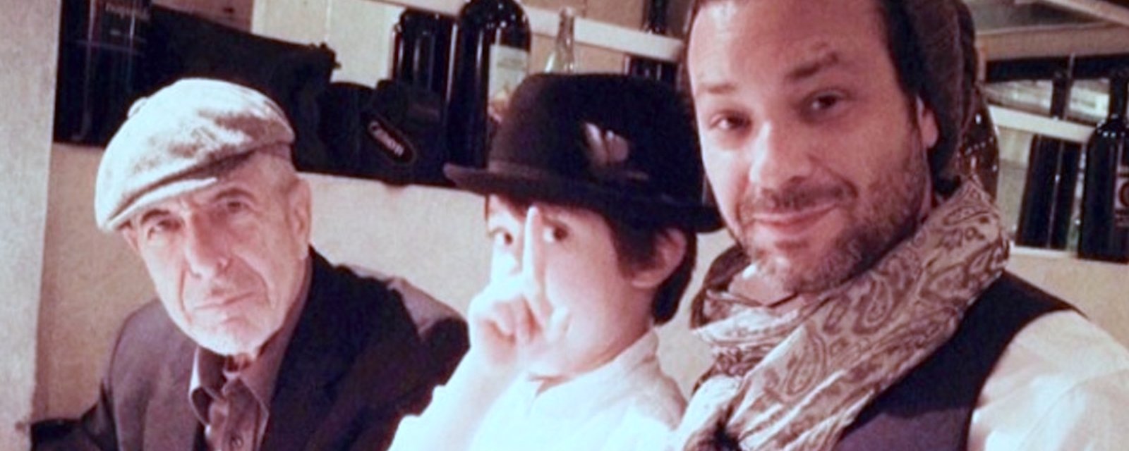 Le fils de Leonard Cohen réagit à la mort de son père