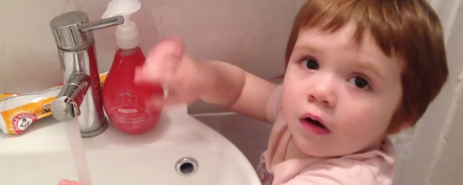 La fille de cette humoriste québécoise devient virale avec une vidéo absolument adorable!