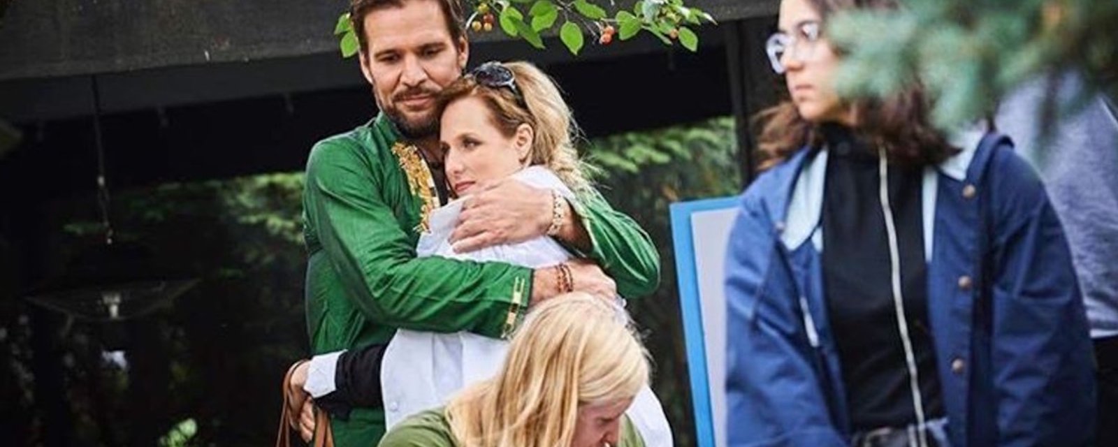 Un actrice québécoise et son chum pris sur le vif dans une photo qui en dit long! 