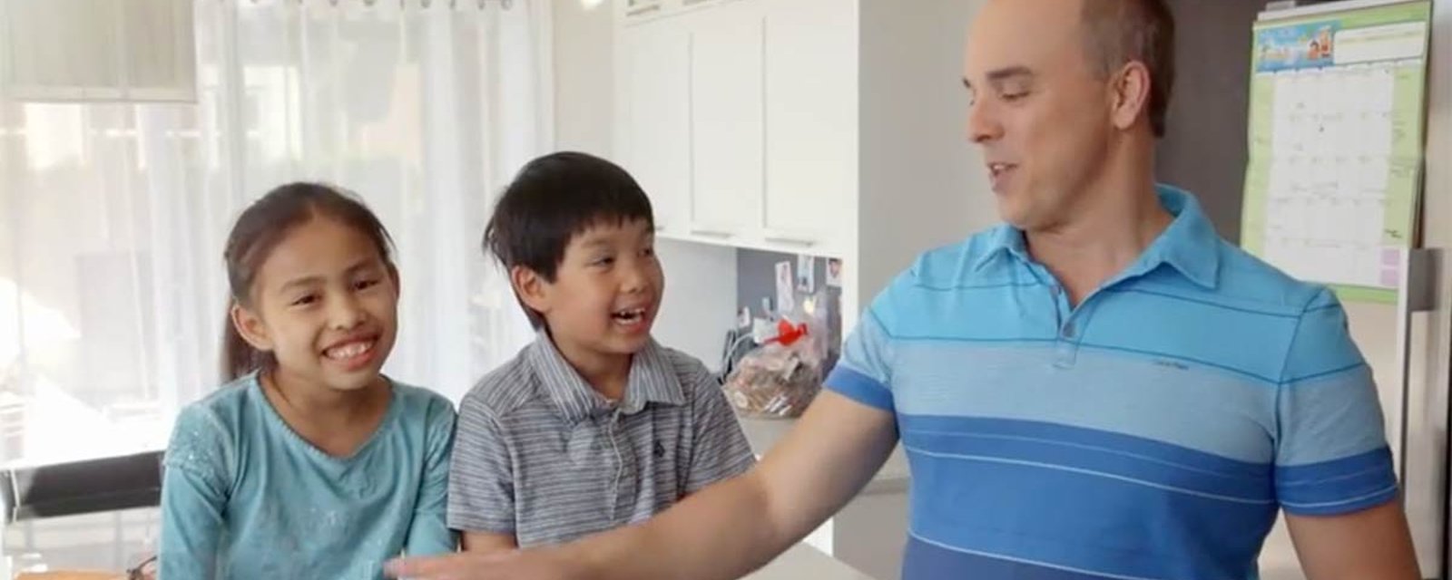 Le fils de Gino Chouinard a reçu tout un cadeau... et sa réaction est parfaite!