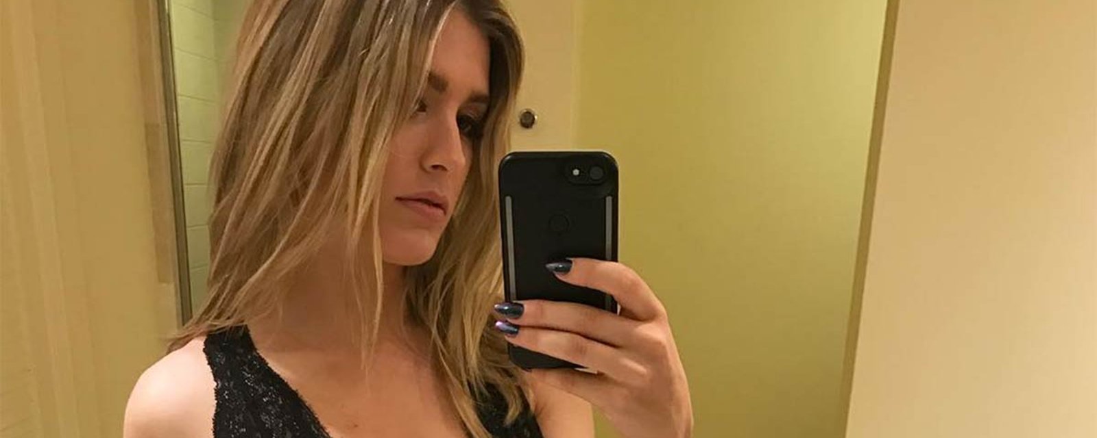 Le chum d'Eugénie Bouchard est très à l'aise en maillot de bain... et pas mal sexy!