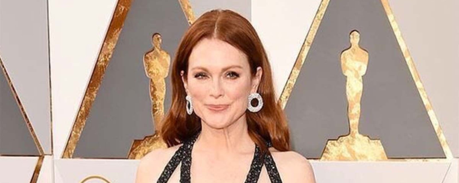 Julianne Moore, plus magnifique que jamais, dans une splendide robe Chanel aux Oscars 2017!