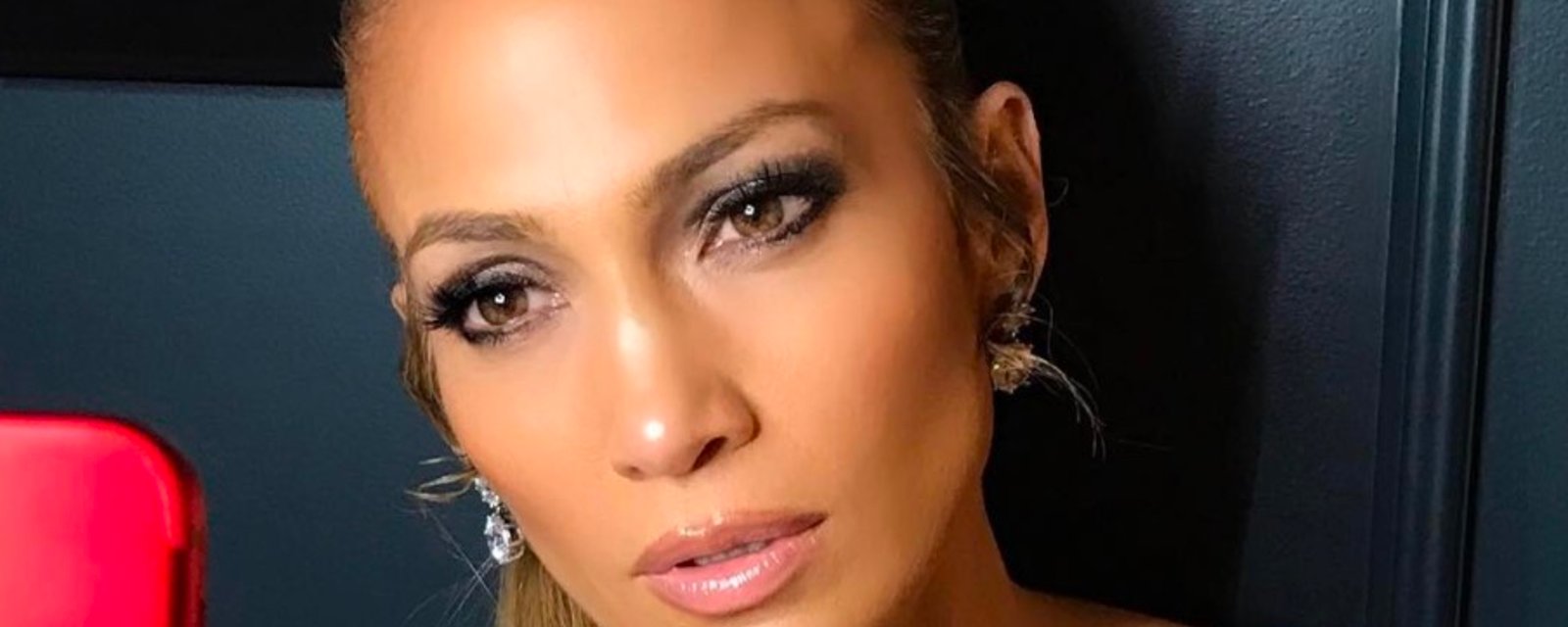 Jennifer Lopez célèbre son anniversaire dans une robe complètement transparente! 