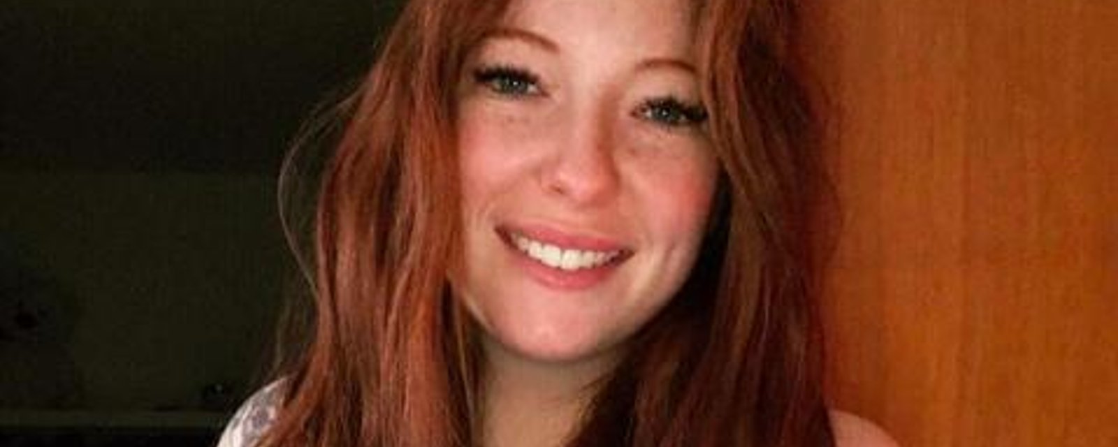 Sandrine de Barmaids pose complètement nue sur Instagram