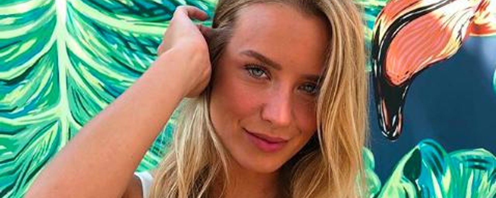 L'influenceure Emy-Jade Greaves fait monter la température en posant seins nus sur Instagram