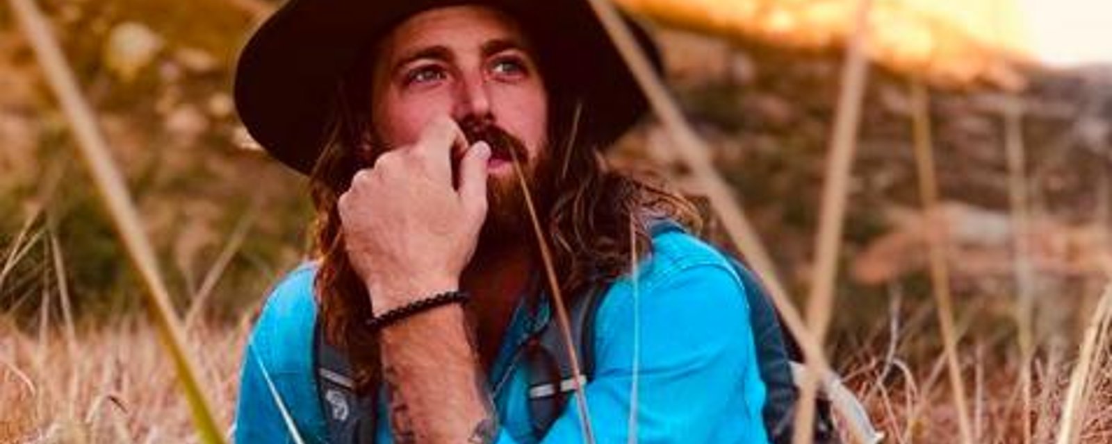 Jonathan Roy publie une photo de lui complètement nu, mais c'est pour une bonne cause