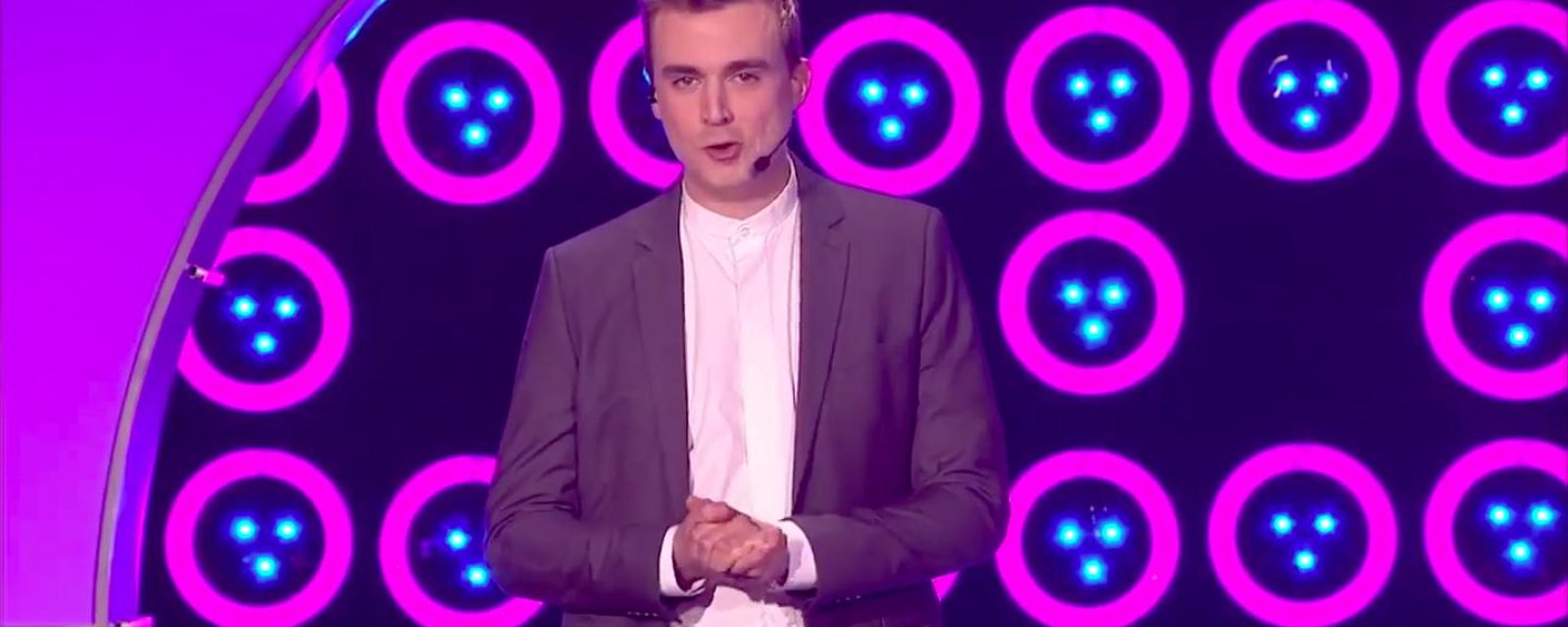 L'humoriste Arnaud Soly nous offre le meilleur moment du Gala les Olivier...et de loin!