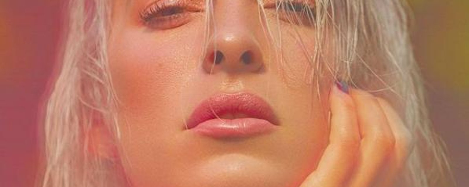 Marie-Mai plus sexy que jamais dans un ensemble très moulant pour Fierté Montréal