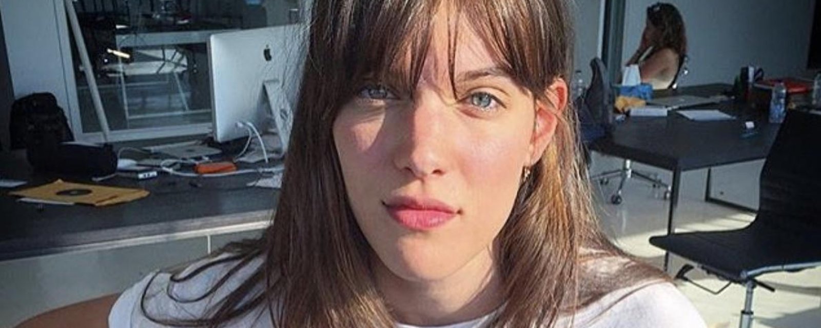 La belle Charlotte Cardin surprend en publiant une magnifique photo en sous-vêtements