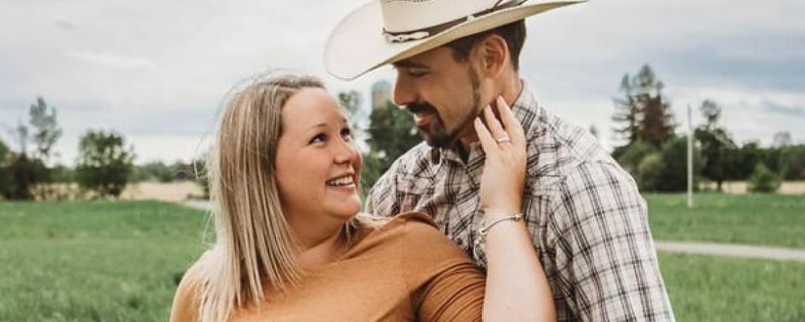 Jennifer Villeneuve de l’Amour est dans le pré 3 partage une première photo de son ventre de femme enceinte